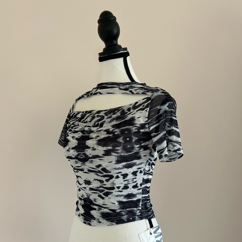 M&M Trendy Cutout Marble Printed Mesh Crop Top - Picture 2 of 6